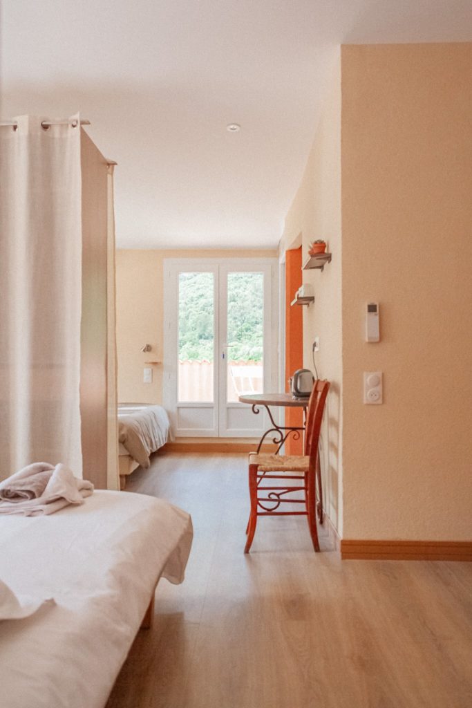Photo 6bis – Chambre Séranne vue de l’entrée